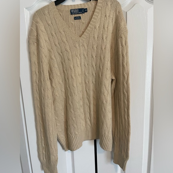 Cozy, comfortable, Ralph Lauren beige v-neck silk/cashmere sweater. - Picture 3 of 6